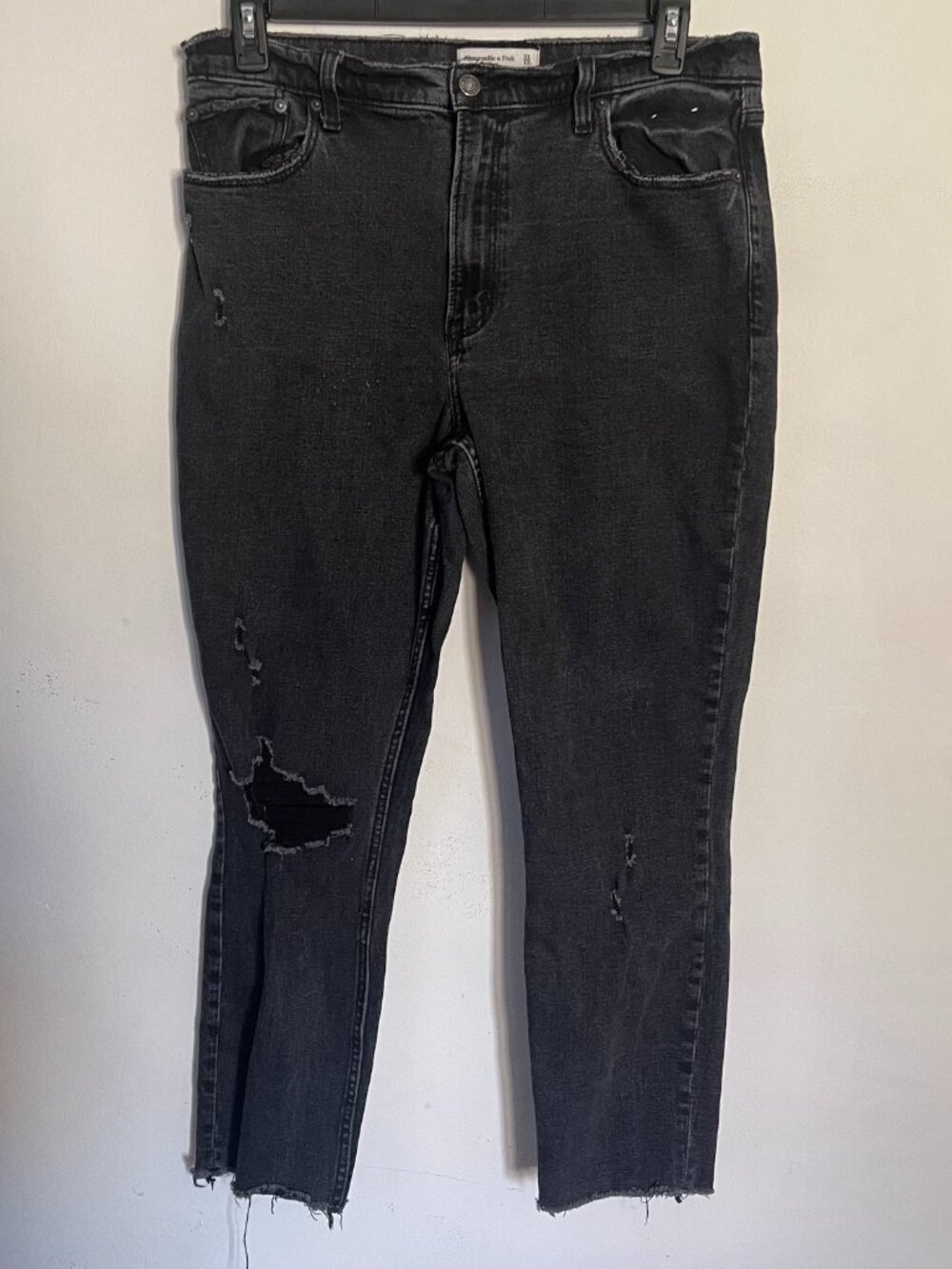 Abercrombie Fitch Highrise The Skinny 31 / 12R Jeans FADED BLACK Distressed A1